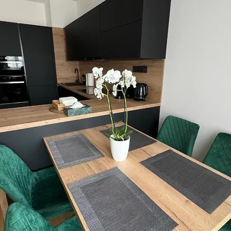 Apartment Beautiful In With Parking *