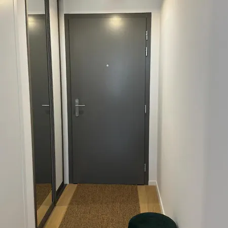 Apartment Beautiful In With Parking *