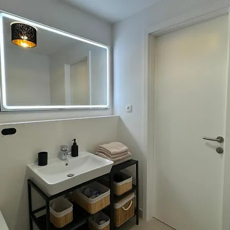 Beautiful In With Parking Apartment Pressburg