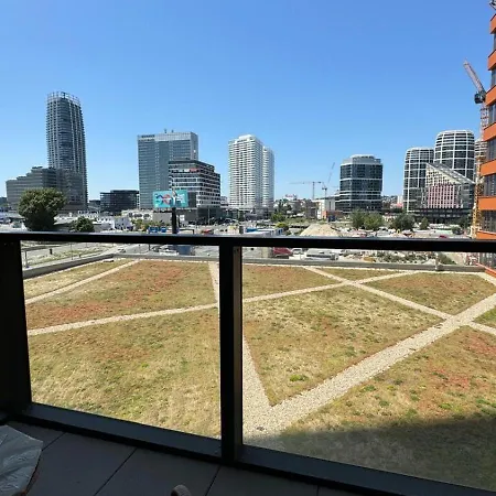 Beautiful In With Parking Apartment *